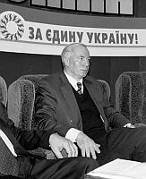 Mykola Azarov (f 17.12.47) - Skattevæsnets chef 1996-2002. 1. vice-premierminister fra november 2002. Topfigur i Donetsk-klanen.