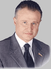Hryhorij Surkis, (f. 5.9.49) Præsident for fodboldklubben Dynamo Kiev og af Ukraines rigeste mænd